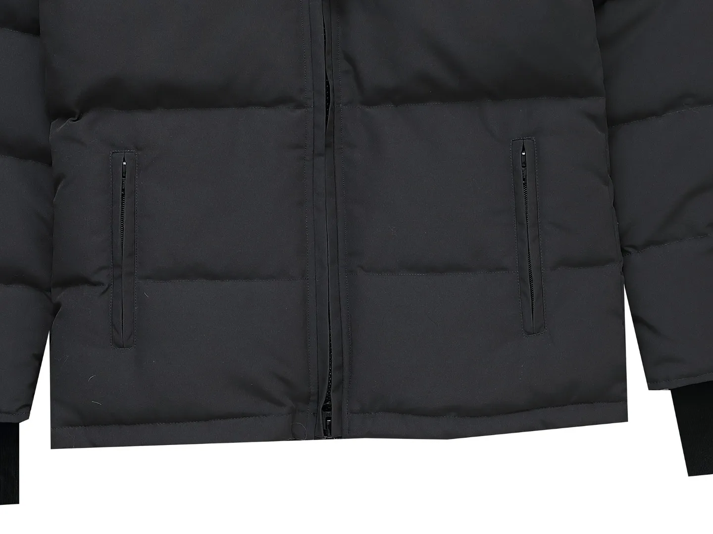 ：Black White Royal Blue Red Gray sizi： Canada Goose 04 ： ！ ， ！ CANADA GOOSE Chilliwack 01 ， ， 90 ， 。 Authentic ， 1:1 。 ， 2 ， ， 12 ， ， YKK ， ， 。 、 18 、 ，nfc 、 ， 。 、 ， 、 10 YKK ， ykk 。 、 12 ， 。 、 logo， ， Authentic。 、 ， ， ， ， 。 ，